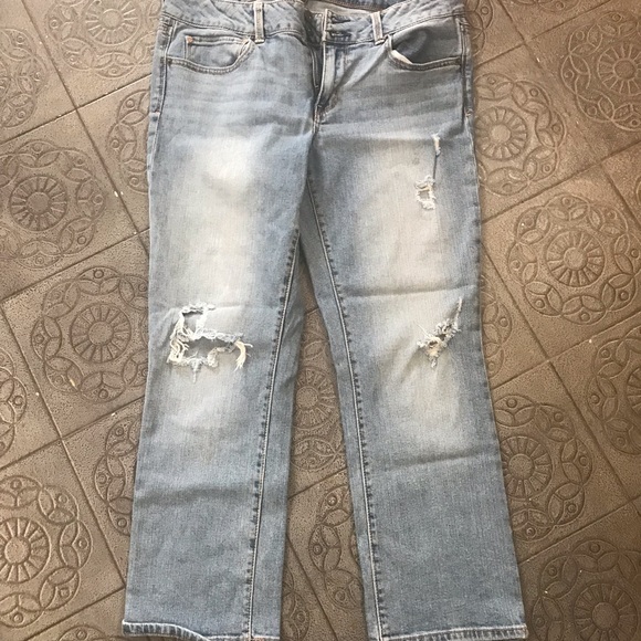 Forever 21 Ripped light denim jeans - Picture 2 of 4